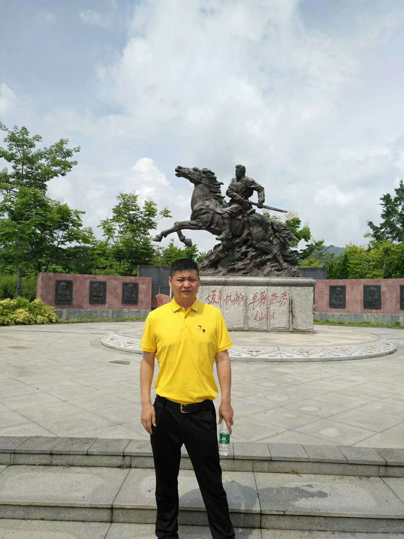 三正房地產黨支部優(yōu)秀共產黨員成志剛.jpg 三正房地產黨支部優(yōu)秀共產黨員成志剛.jpg