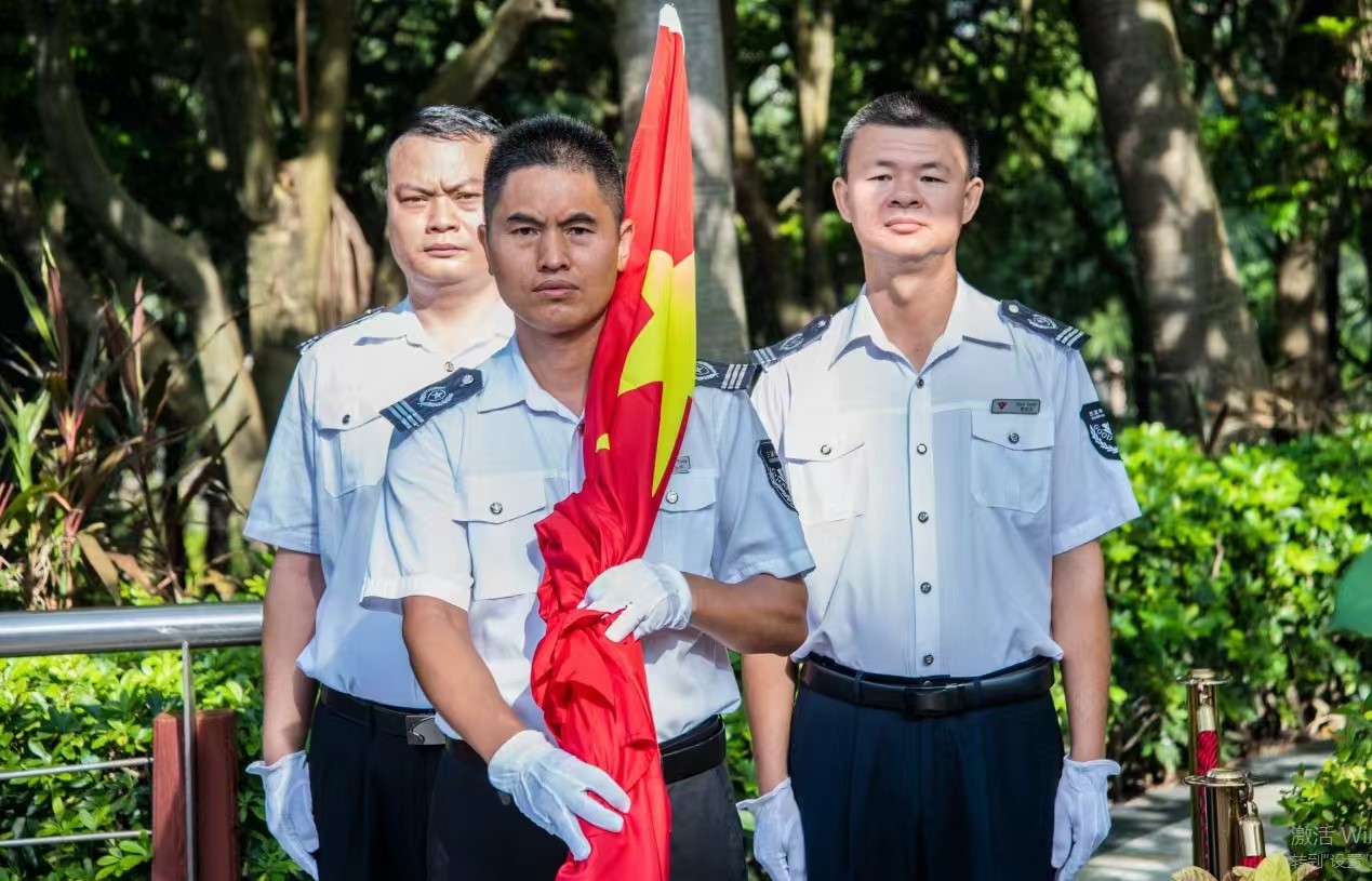 參加升國旗儀式3.jpg 參加升國旗儀式3.jpg